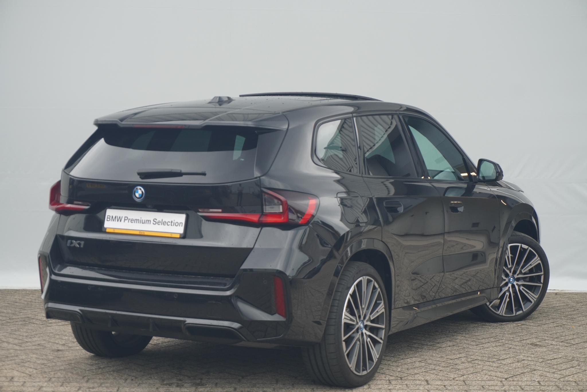 BMW iX1