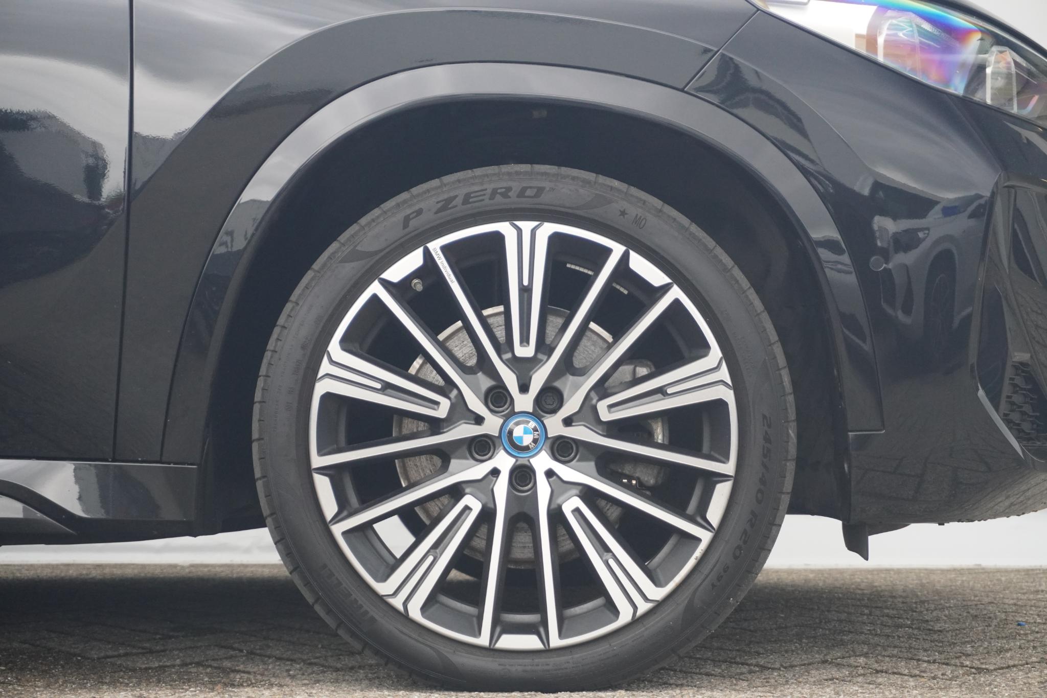 BMW iX1