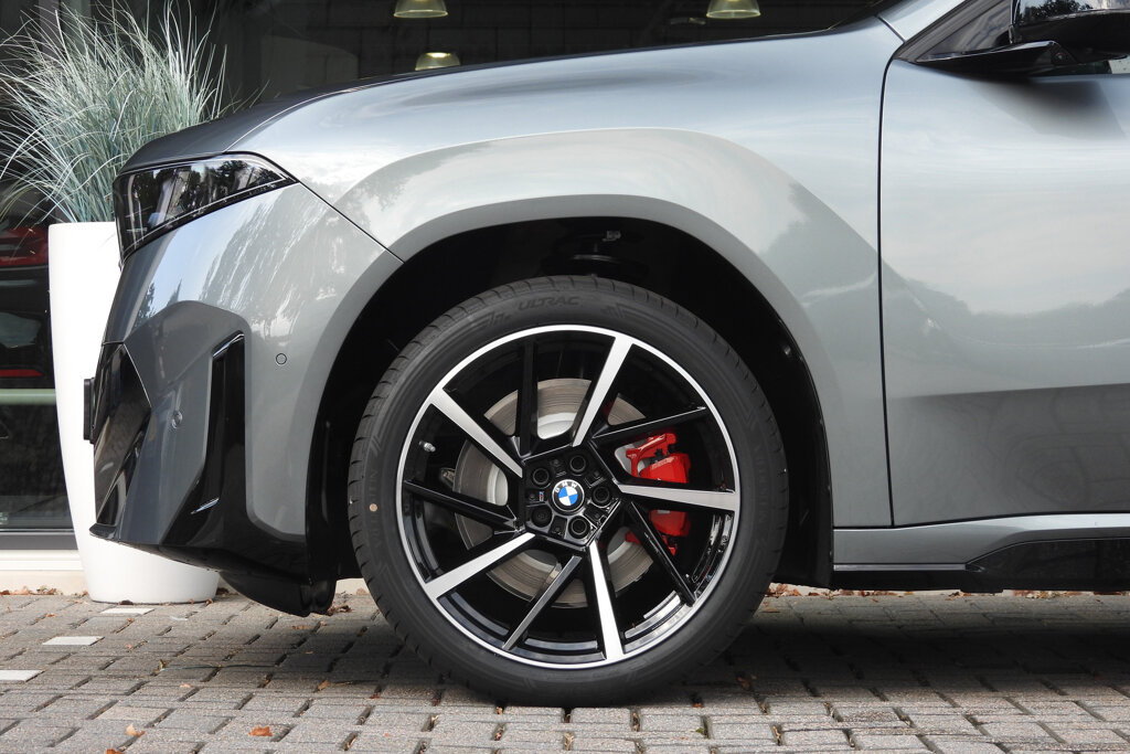BMW iX3 13