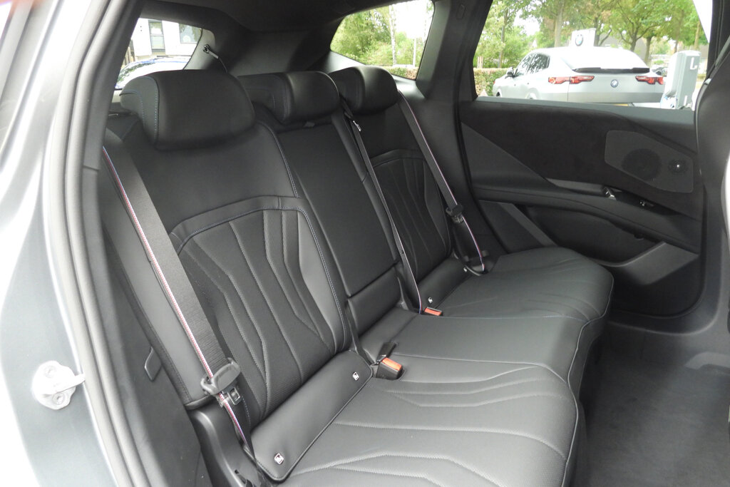 BMW iX3 23