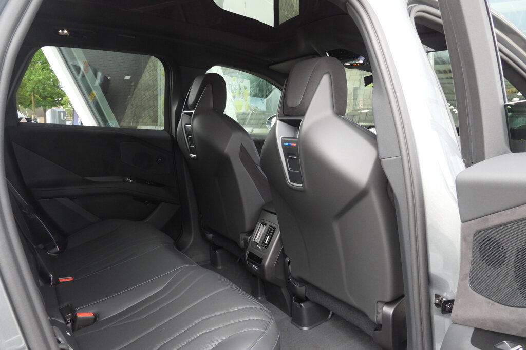 BMW iX3 24