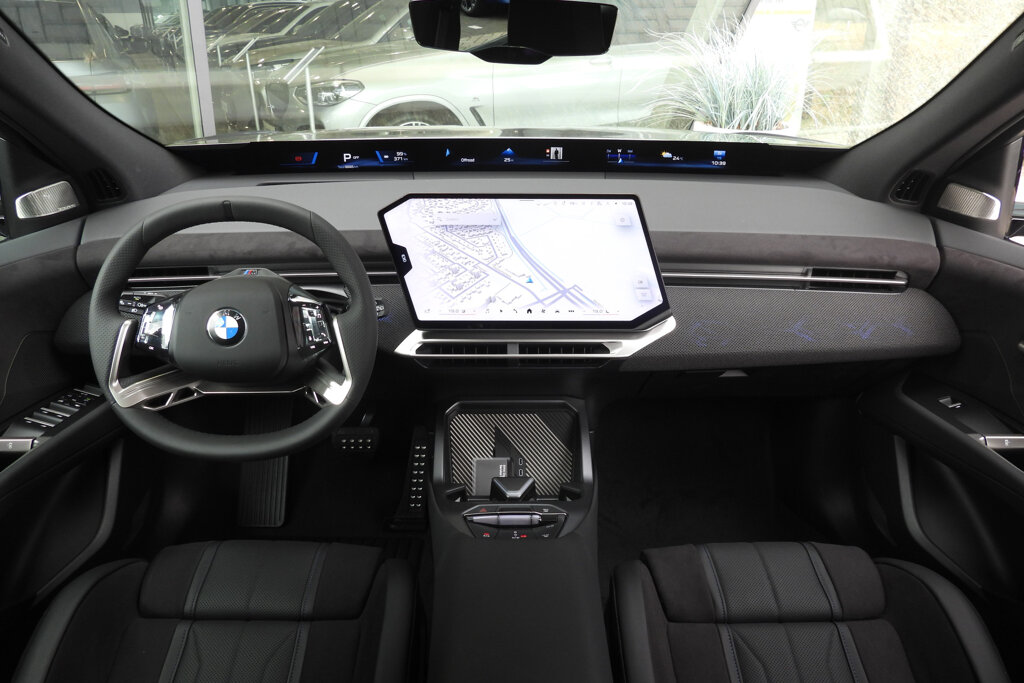 BMW iX3 26