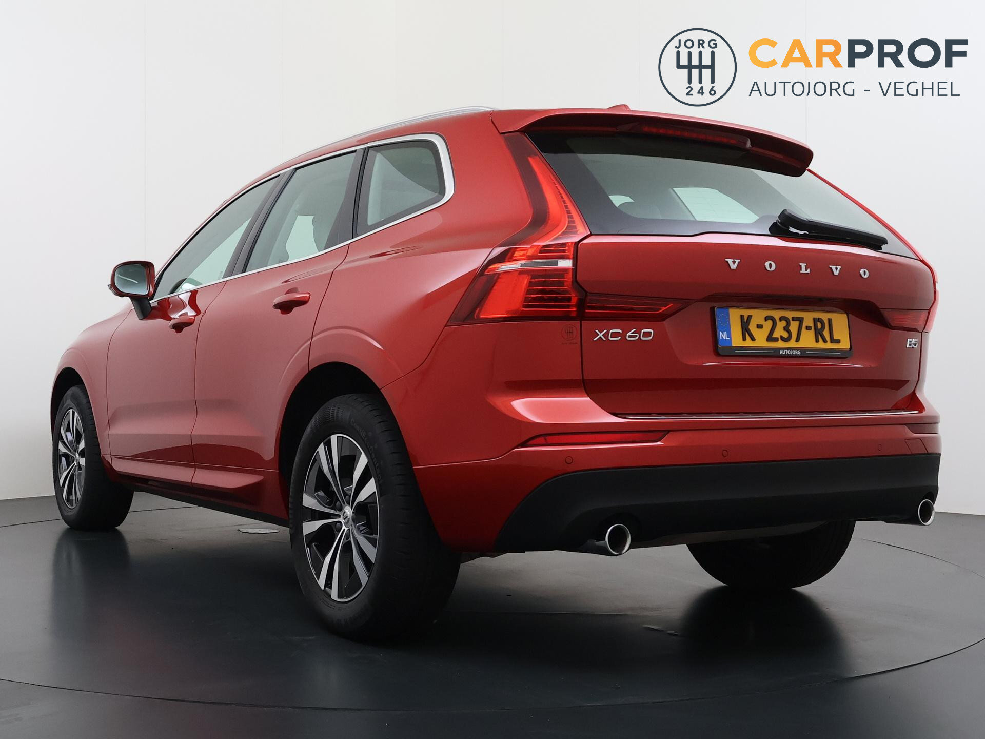 Volvo XC60 2.0 B5 Momentum Exclusive - Afbeelding 2