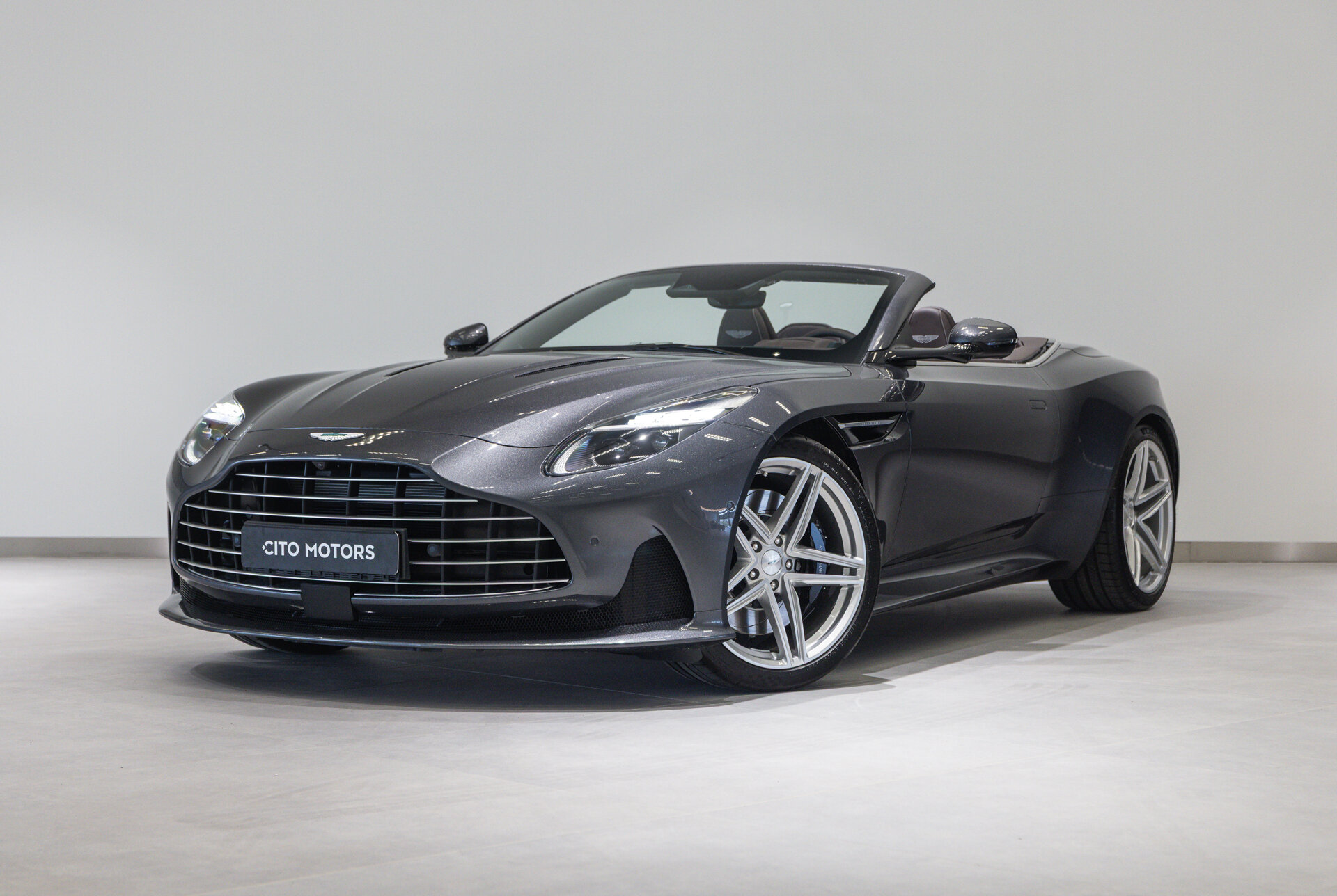 Aston Martin DB12 Volante