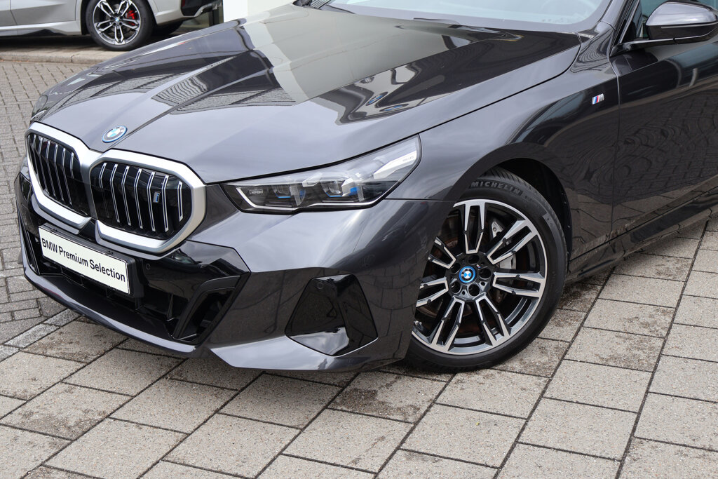 BMW i5 2