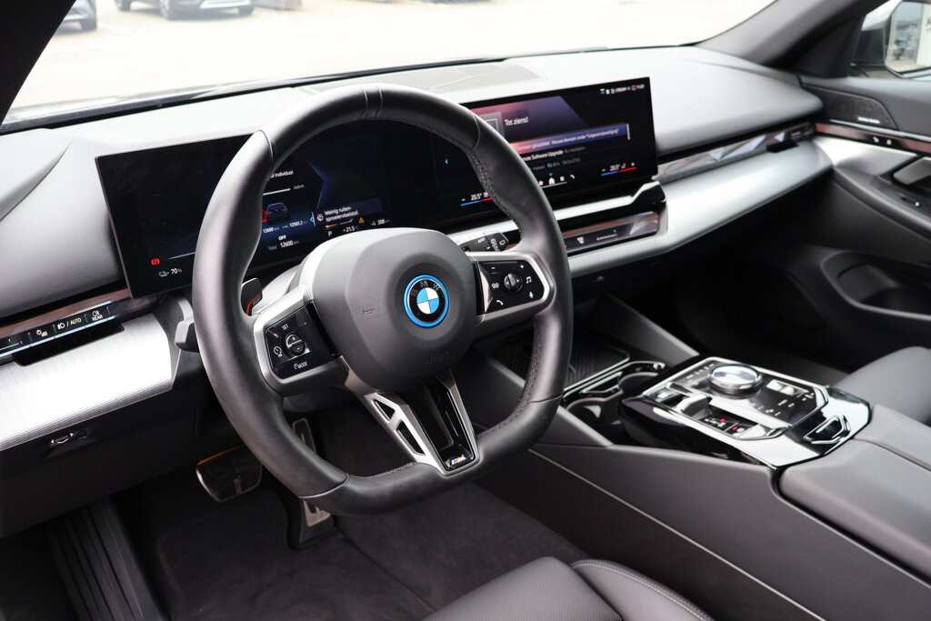 BMW i5 13