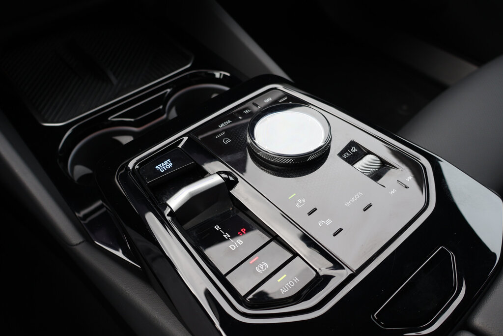 BMW i5 15
