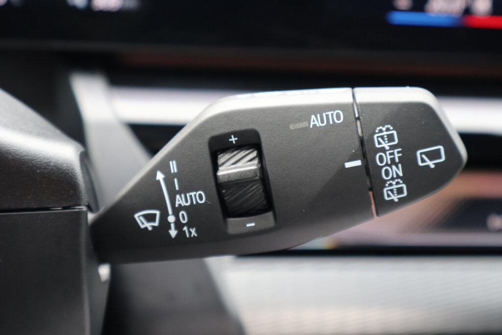 BMW i5 27