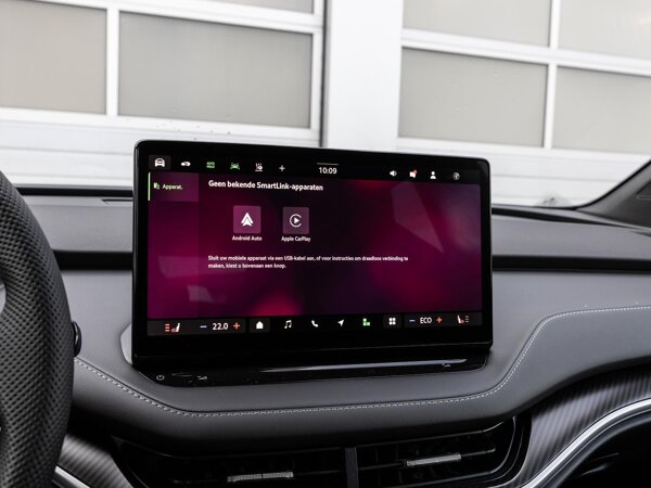 Apple Carplay/Android Auto Apple Carplay/Android Auto
