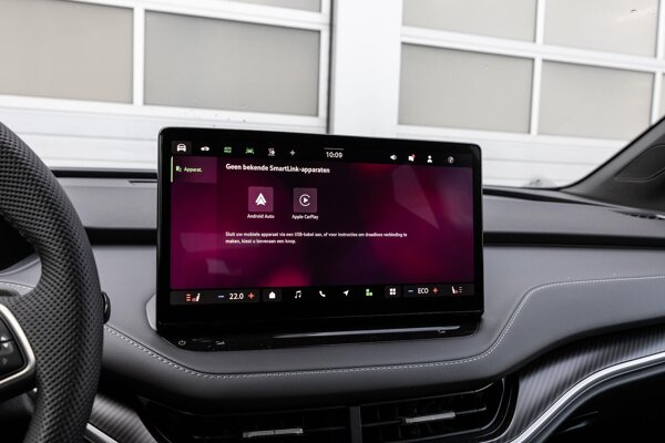 Apple Carplay/Android Auto Apple Carplay/Android Auto