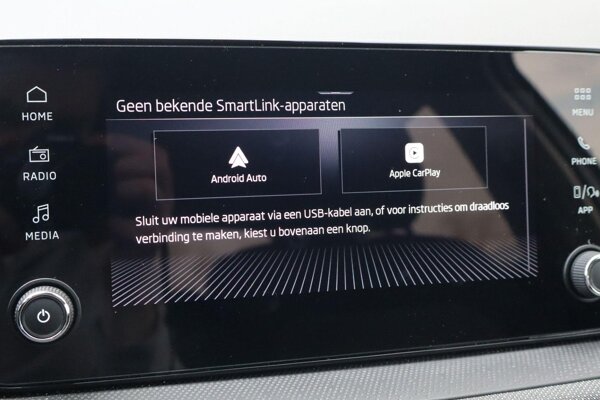 Apple Carplay/Android Auto Apple Carplay/Android Auto
