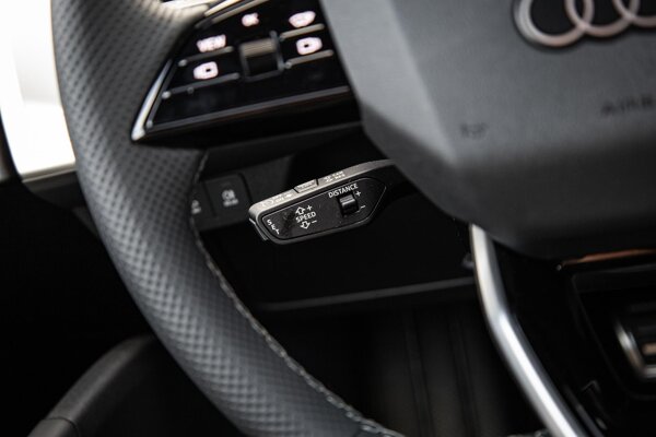 cruise control adaptief en stuurhulp cruise control adaptief en stuurhulp