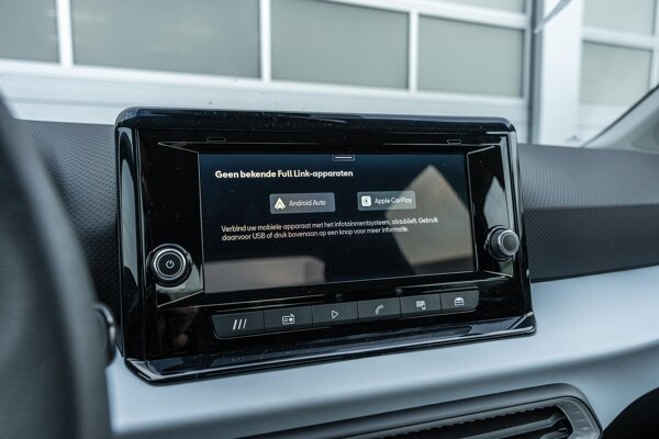 Apple Carplay/Android Auto Apple Carplay/Android Auto