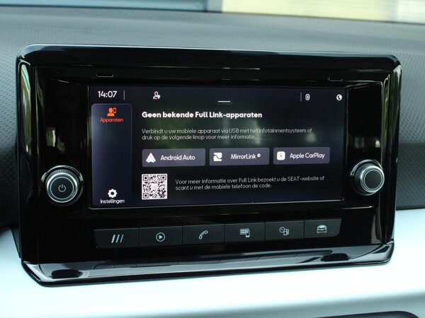 Apple Carplay/Android Auto Apple Carplay/Android Auto