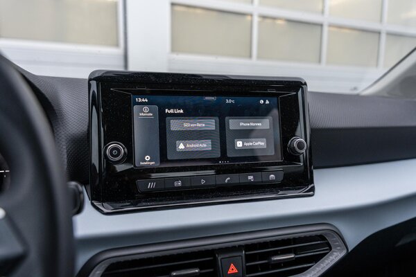 Apple Carplay/Android Auto Apple Carplay/Android Auto