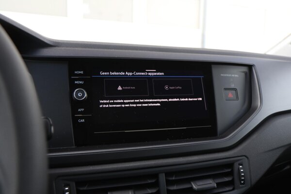 Apple Carplay/Android Auto Apple Carplay/Android Auto