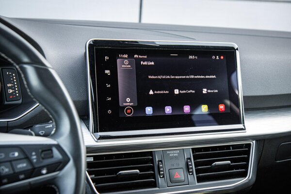 Apple Carplay/Android Auto Apple Carplay/Android Auto