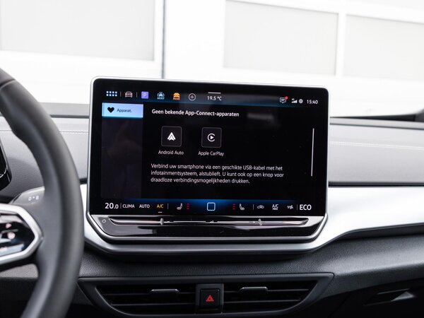Apple Carplay/Android Auto Apple Carplay/Android Auto