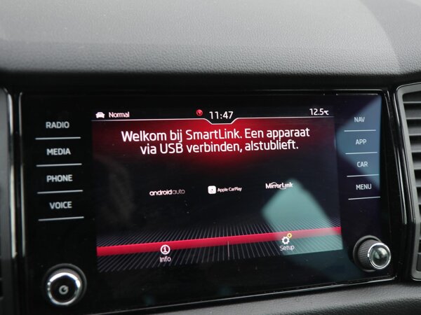 Apple Carplay/Android Auto Apple Carplay/Android Auto