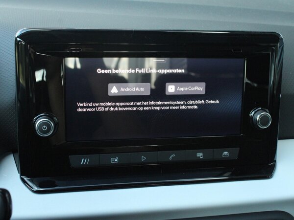 Apple Carplay/Android Auto Apple Carplay/Android Auto