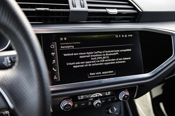 Apple Carplay/Android Auto Apple Carplay/Android Auto