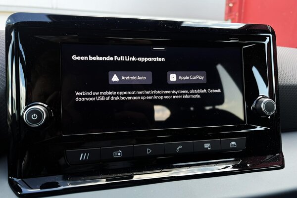 Apple Carplay/Android Auto Apple Carplay/Android Auto