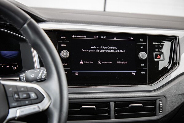 Apple Carplay/Android Auto Apple Carplay/Android Auto