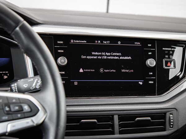 Apple Carplay/Android Auto Apple Carplay/Android Auto