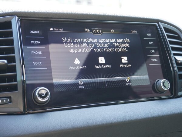 Apple Carplay/Android Auto Apple Carplay/Android Auto