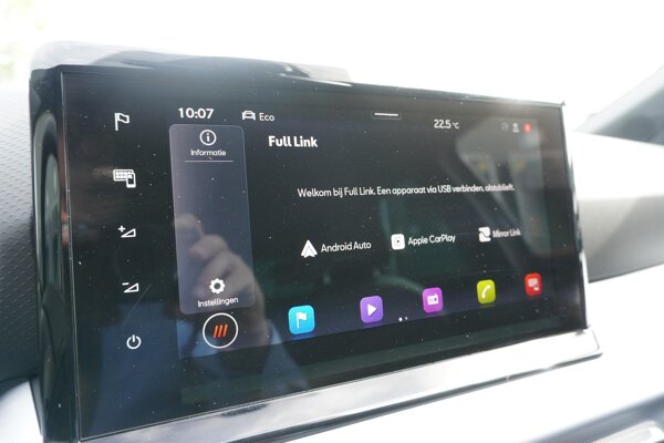 Apple Carplay/Android Auto Apple Carplay/Android Auto