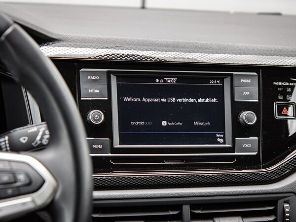 Apple Carplay/Android Auto Apple Carplay/Android Auto