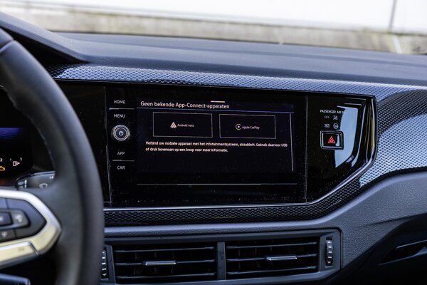 Apple Carplay/Android Auto Apple Carplay/Android Auto