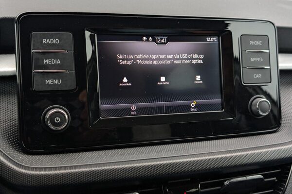 Apple Carplay/Android Auto Apple Carplay/Android Auto