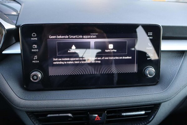 Apple Carplay/Android Auto Apple Carplay/Android Auto