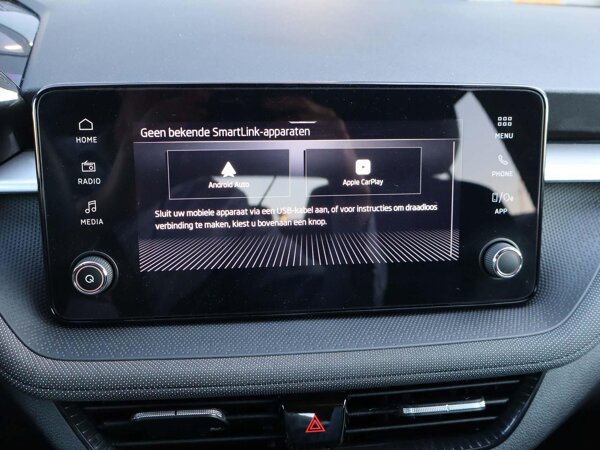 Apple Carplay/Android Auto Apple Carplay/Android Auto