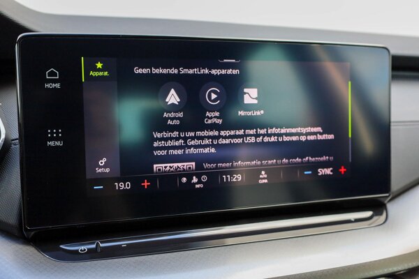 Apple Carplay/Android Auto Apple Carplay/Android Auto
