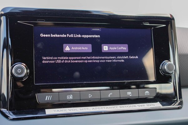 Apple Carplay/Android Auto Apple Carplay/Android Auto