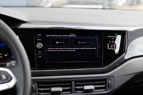 Apple Carplay/Android Auto Apple Carplay/Android Auto