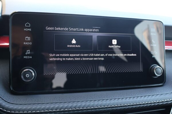 Apple Carplay/Android Auto Apple Carplay/Android Auto
