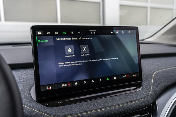 Apple Carplay/Android Auto Apple Carplay/Android Auto