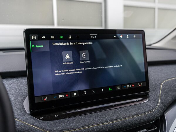 Apple Carplay/Android Auto Apple Carplay/Android Auto