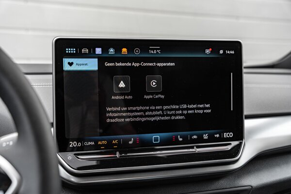 Apple Carplay/Android Auto Apple Carplay/Android Auto