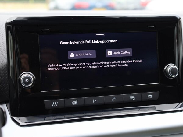Apple Carplay/Android Auto Apple Carplay/Android Auto