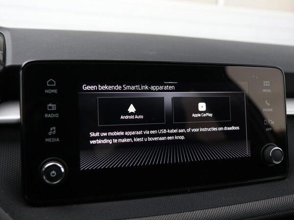 Apple Carplay/Android Auto Apple Carplay/Android Auto