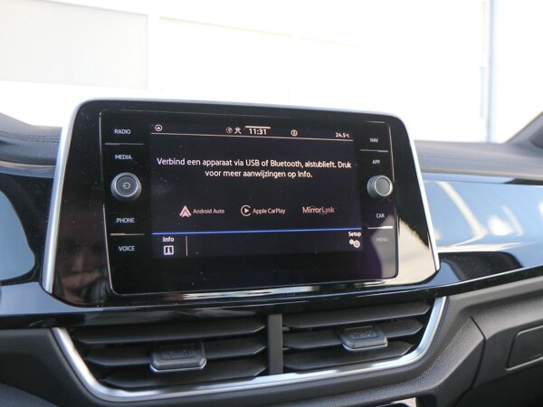 Apple Carplay/Android Auto Apple Carplay/Android Auto