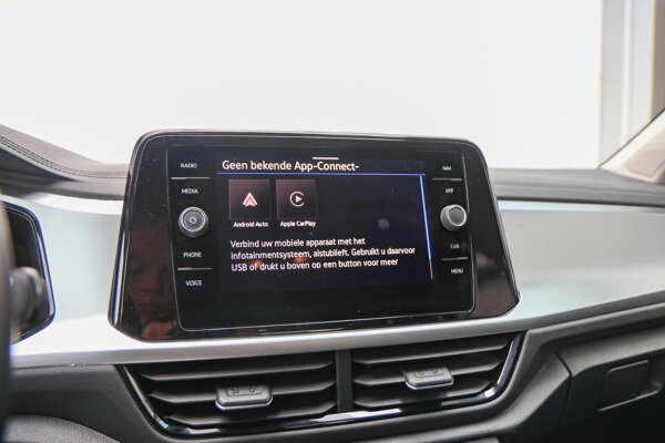 Apple Carplay/Android Auto Apple Carplay/Android Auto