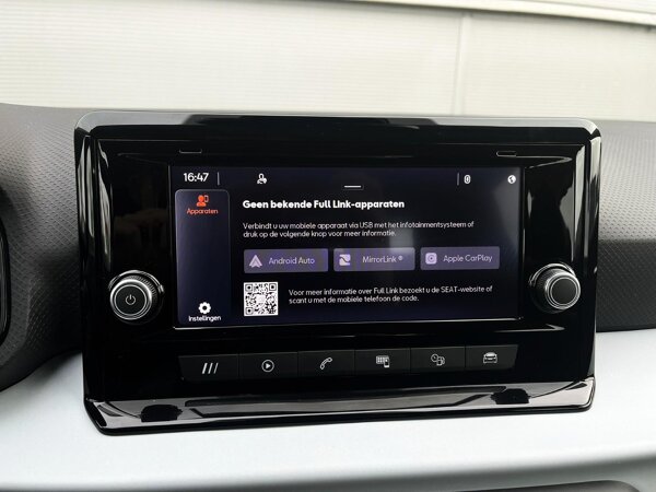 Apple Carplay/Android Auto Apple Carplay/Android Auto