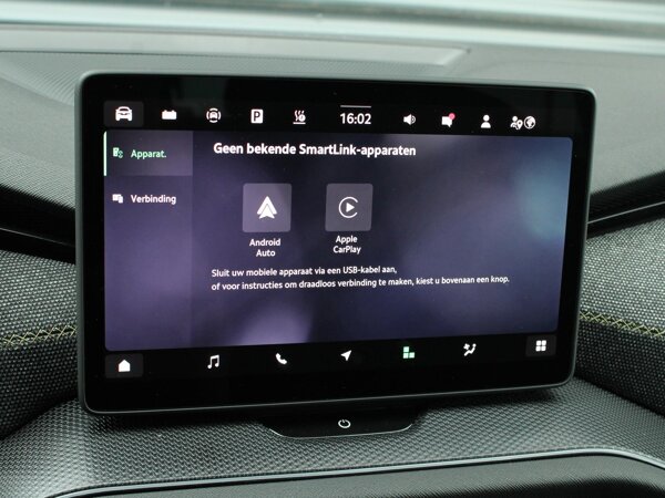 Apple Carplay/Android Auto Apple Carplay/Android Auto