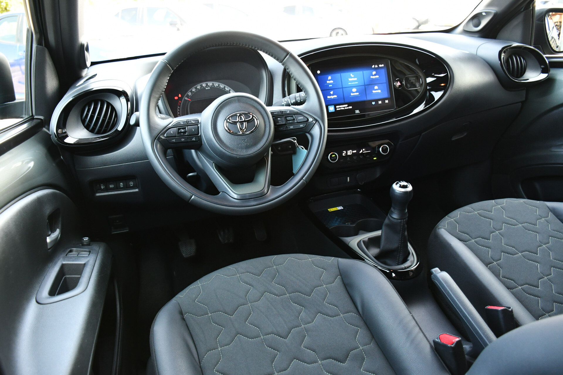 Toyota Aygo X 1.0 VVT-i MT Envy 72pk - Afbeelding 2