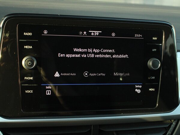 Apple Carplay/Android Auto Apple Carplay/Android Auto